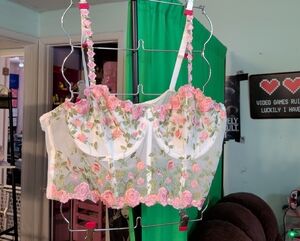 SHEIN Floral Lace Bralette - White and Pink